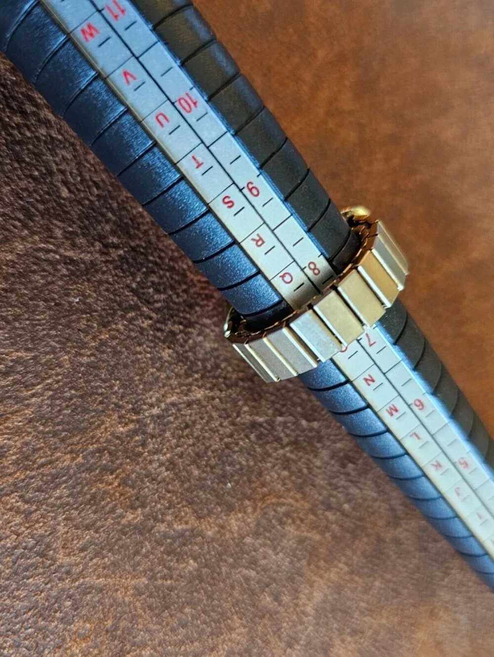 Vintage gold-tone digital quartz ring watch  from the 1980s Sz 7.5